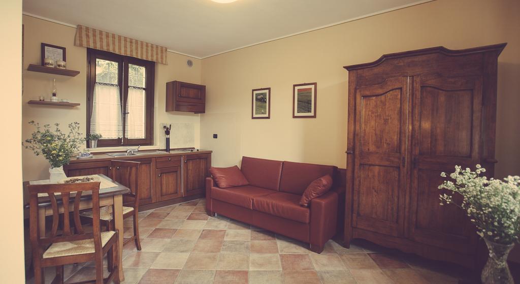 Casa Ressia Βίλα Άλμπα Δωμάτιο φωτογραφία